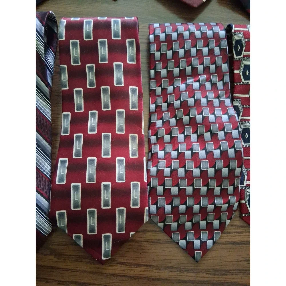 Lot of 16 Burgundy Maroon Neckties Name Brands Assorted Sizes VTG to Modern